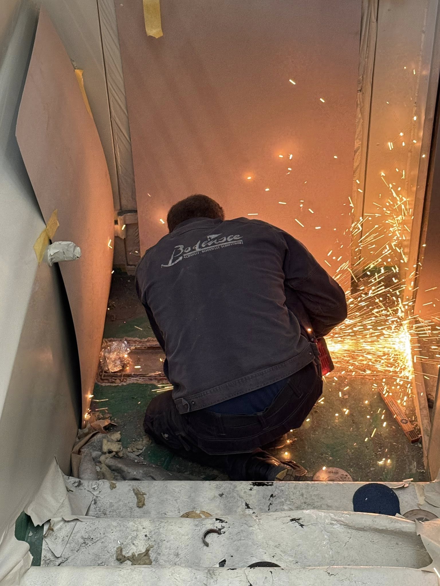 Neuer Glanz mit Flex und frischem Lack! So läuft die Revision der MS Großherzog Ludwig