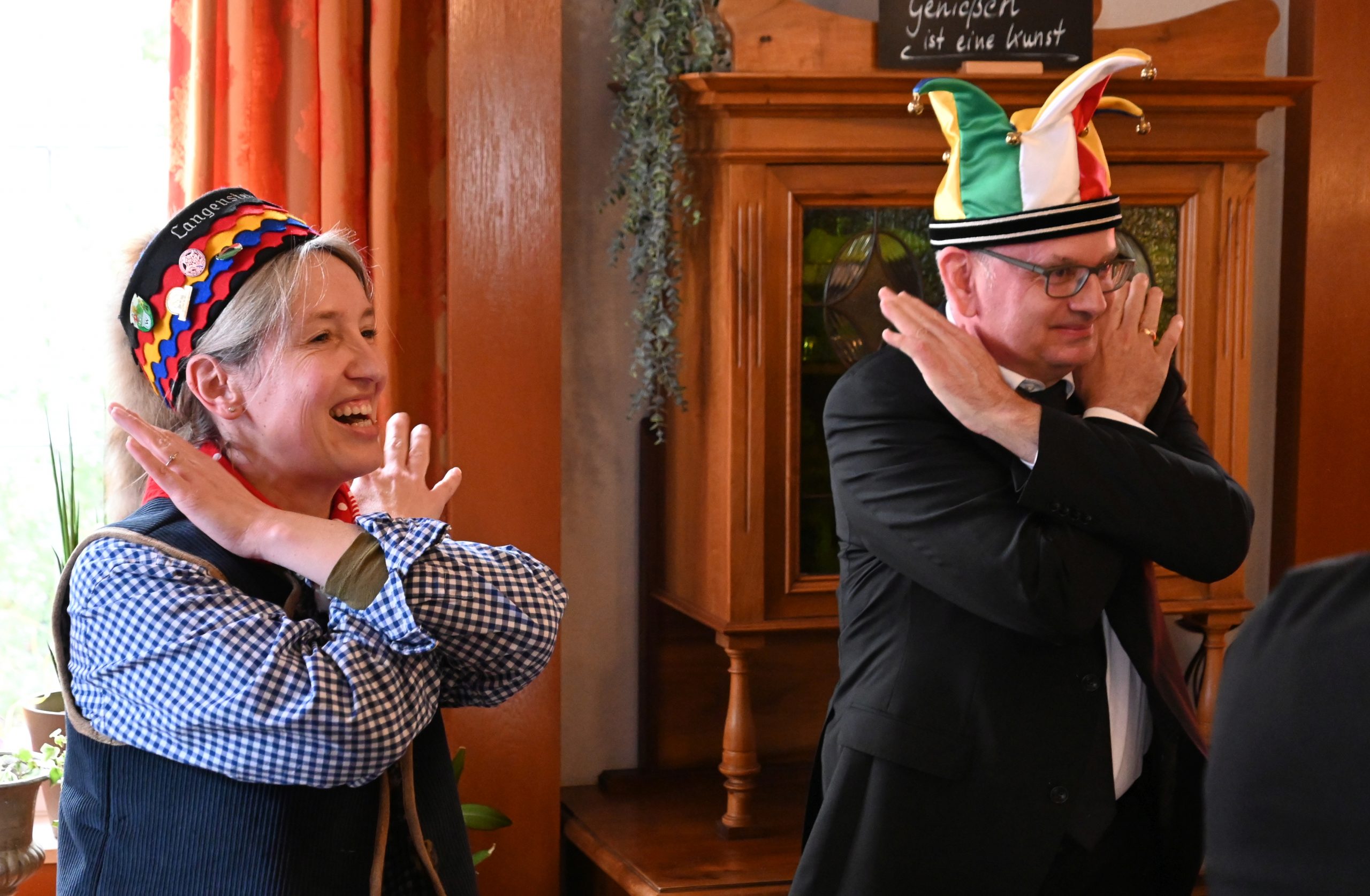 Uffwirmkaffee: Eigenlob-Gymnastik trifft auf Tradition und Emanzipation